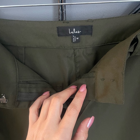 NWOT Lulu's Olive Green BeltedTrousers - Picture 2 of 6